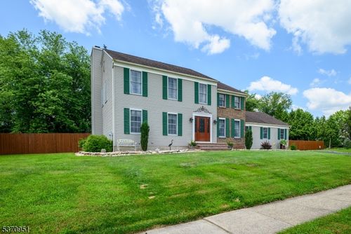 1 Elmendorf Cir, Hillsborough, NJ, 08844-4134 | Card Image