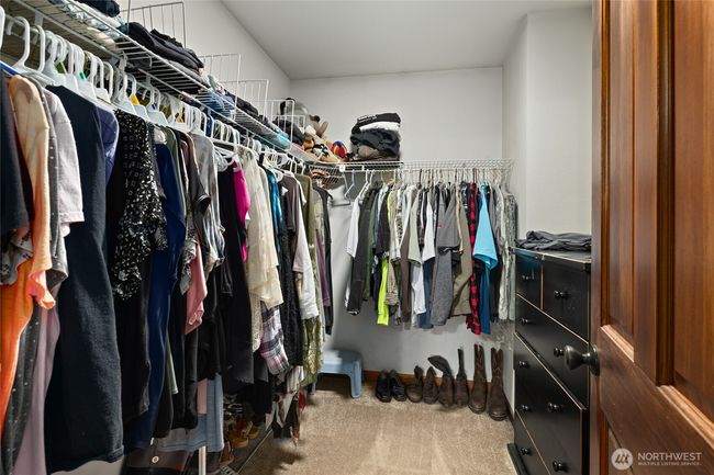 Walk in closet in primary suite | Image 23