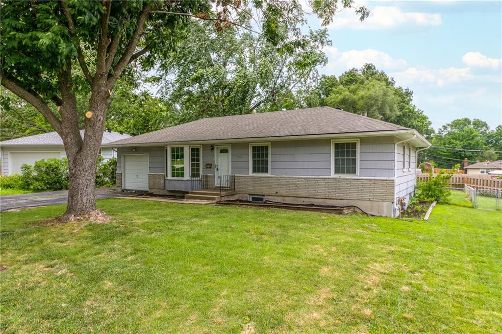 Booth Ave, Raytown, MO 64138