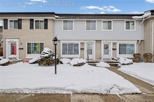 28028 Universal Dr, Warren, MI, 48092-2428 | Card Image