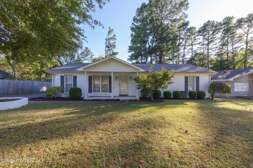 16 Villagewood Dr, Jackson, TN, 38305-2833 | Card Image