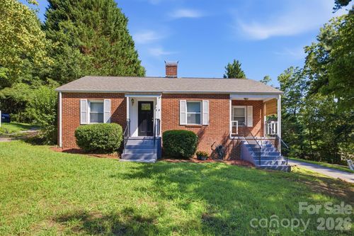1060 14th Ave Nw, Hickory, NC, 28601-2262 | Card Image