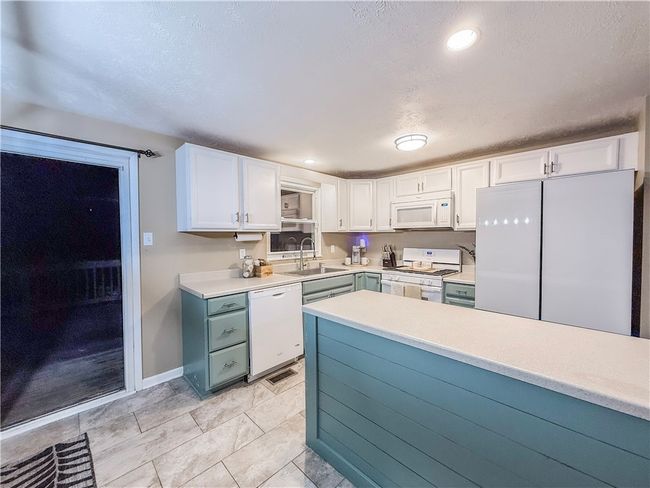 133 Glengarry Dr, House other with 3 bedrooms, 2 bathrooms and 2 parking in Coraopolis PA | Image 12