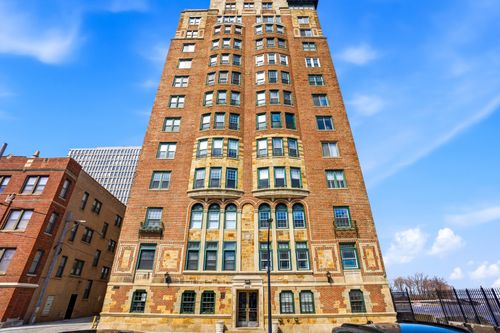 4w-2666 E 73rd St, Chicago, IL, 60649-2731 | Card Image