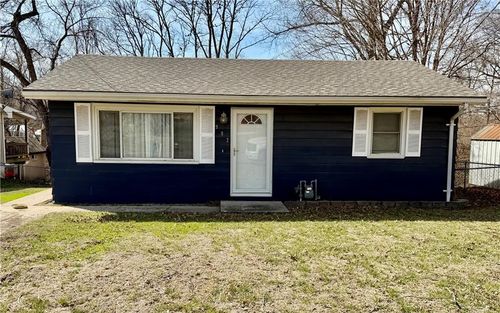 902 N 9th St, Wathena, KS, 66090-4052 | Card Image