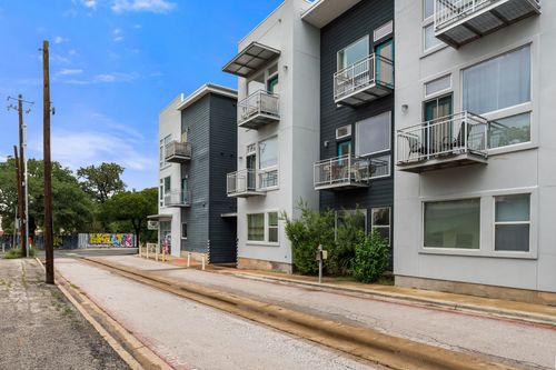201-2931 E 12th St, Austin, TX, 78702-2416 | Card Image