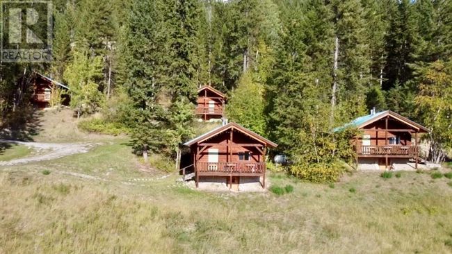 3483 Highway 95, House other with 10 bedrooms, 8 bathrooms and 20 parking in Parson BC | Image 4