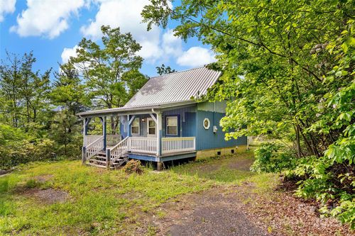 42 Parkway Dr, Marion, NC, 28752-9303 | Card Image