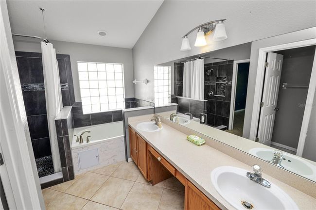 16804 Hawkridge Rd, House other with 4 bedrooms, 2 bathrooms and null parking in Lithia FL | Image 25
