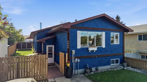 3809 52 Ave, Ponoka, AB, T4J1C8 | Card Image