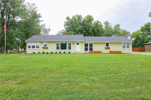 2633 E Langsford Rd, Lee's Summit, MO, 64063-3615 | Card Image
