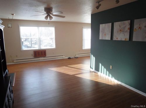 345 Sierra Vista Ln, Valley Cottage, NY, 10989-2707 | Card Image