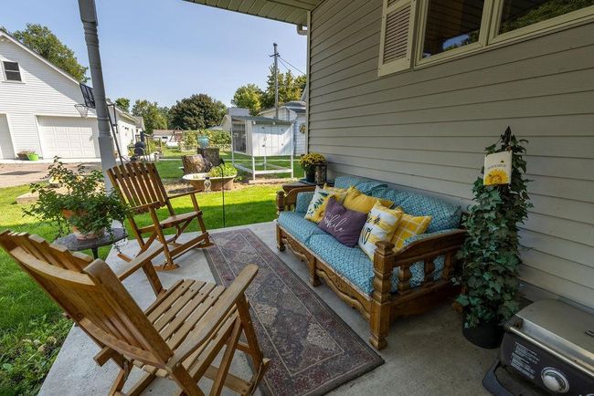 302 9 Th St N, House other with 3 bedrooms, 2 bathrooms and null parking in Kerkhoven MN | Image 6