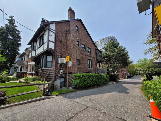 MAIN - 378 Spadina Rd, Home with 1 bedrooms, 1 bathrooms and 4 parking in Toronto ON | Image 2