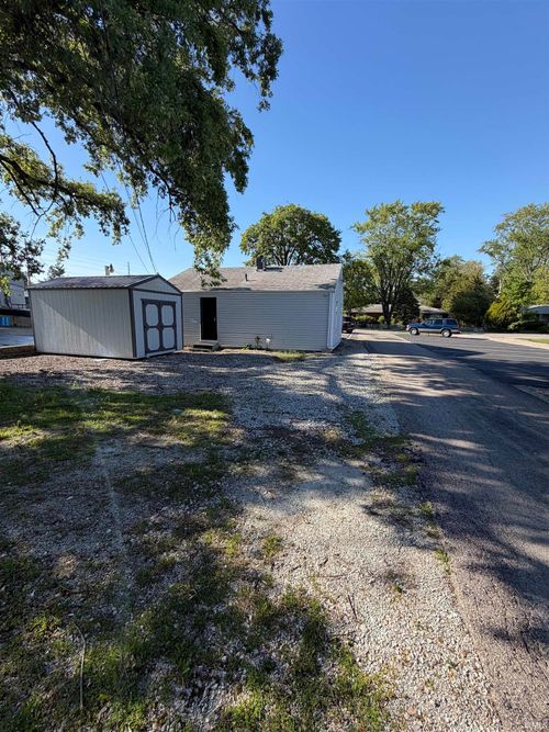 2207 Fowler St, Anderson, IN, 46012-3626 | Card Image