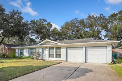 1102 W Flamingo Drive, House other with 3 bedrooms, 2 bathrooms and null parking in Seabrook TX | Image 2