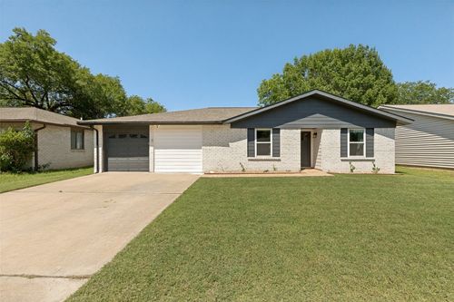 2404 Bending Trl, Austin, TX, 78744-4304 | Card Image