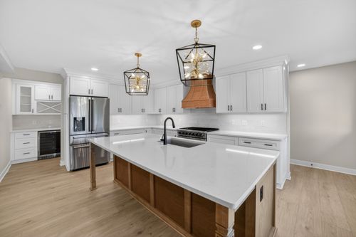 7693 Overlook Dr, Greendale, WI, 53129-2139 | Card Image