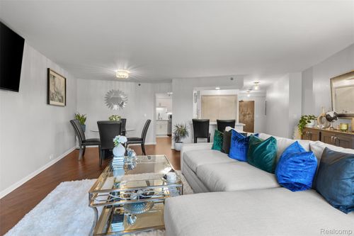 ste-306-5000 Town Ctr, Southfield, MI, 48075-1112 | Card Image