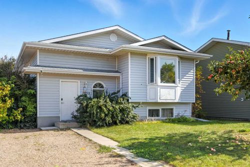 3853-51 Avenue Close, Ponoka, AB, T4J1C7 | Card Image