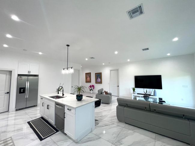 205 Sw Chapman Ave, House other with 4 bedrooms, 2 bathrooms and null parking in Port St. Lucie FL | Image 13