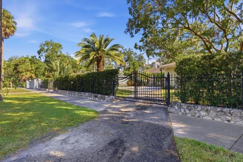 810 S West Shore Blvd, Tampa, FL, 33609-4819 | Card Image