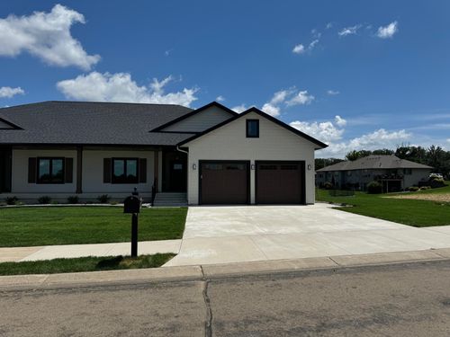 2330 W 9th St, Albert Lea, MN, 56007-1321 | Card Image