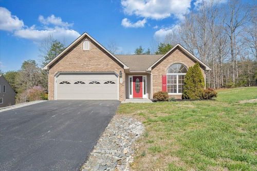 204 Montgomery Farms Ave, Moneta, VA, 24121-2770 | Card Image