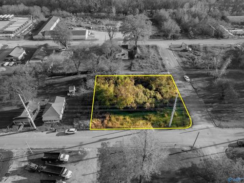 .32 AC Park Street, Florence, AL, 35630 | Card Image