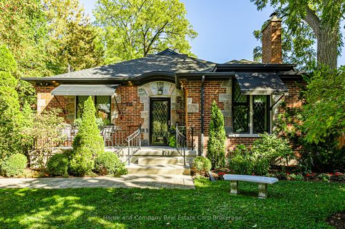 111 Queen St, Stratford, ON, N5A4N2 | Card Image