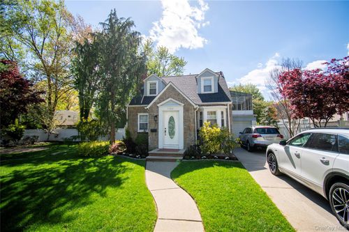 1360 Beulah Ct, North Baldwin, NY, 11510-1001 | Card Image
