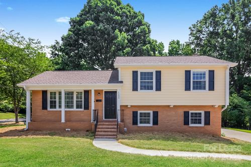1200 Castlegate St, Gastonia, NC, 28054-5795 | Card Image