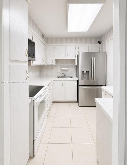 606-2841 Ne 163rd St, North Miami Beach, FL, 33160-4466 | Card Image