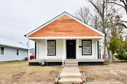 912 W 1st St, Anderson, IN, 46016-2304 | Card Image
