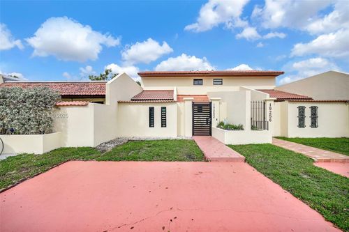 19252 Nw 65th Ct, Hialeah, FL, 33015-4709 | Card Image