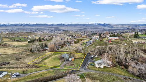 661 Sole Rd, Selah, WA, 98942-9238 | Card Image