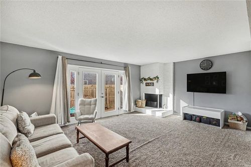 11253 Calico Dr, Kansas City, MO, 64137-2206 | Card Image