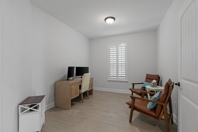 View of the office, with a closet, could be used as a 5th bedroom | Image 4