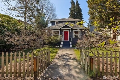 749 N 76th St, Seattle, WA, 98103-4722 | Card Image