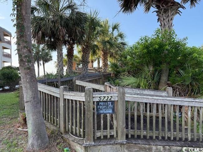 View of gate | Image 7