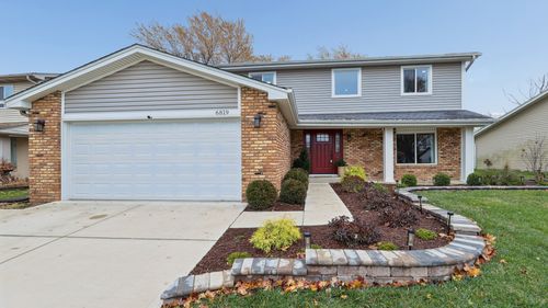 6819 Harvest Ave, Woodridge, IL, 60517-1805 | Card Image