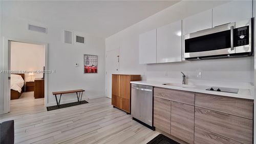 apt-202-1560 Meridian Ave, Miami Beach, FL, 33139-3479 | Card Image