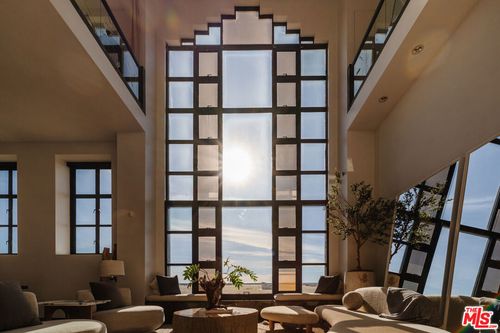 4 Yawl St, Marina del Rey, CA, 90292-7159 | Card Image