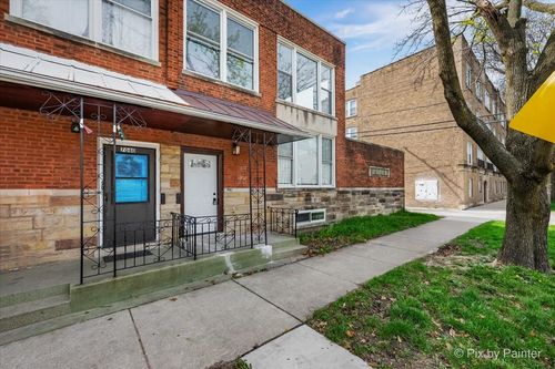 7042 N Washtenaw Ave, Chicago, IL, 60645-3227 | Card Image