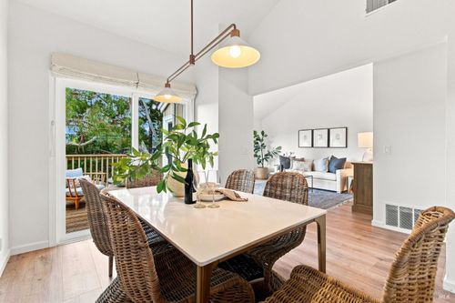 8 Chaucer Court, Mill Valley, CA, 94941 | Card Image