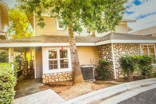 401 Chandler W, Highland, CA, 92346 | Card Image