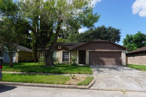 3022 Helmsley Dr, Pearland, TX, 77584-2375 | Card Image