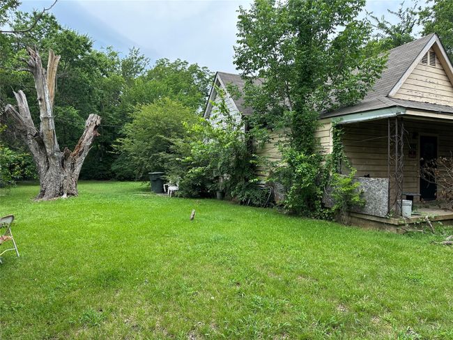 View of green lawn and front porch | Image 4