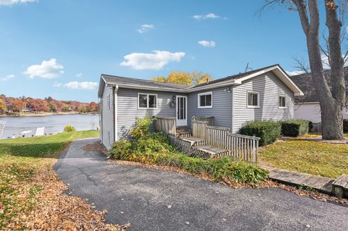 7 Holiday Dr, Somonauk, IL, 60552-9615 | Card Image