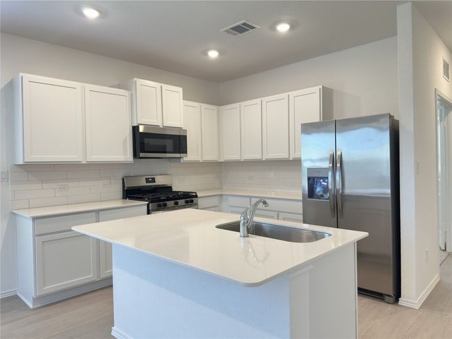 158 Cibolo Creek Loop, House other with 4 bedrooms, 3 bathrooms and null parking in Bastrop TX | Image 6